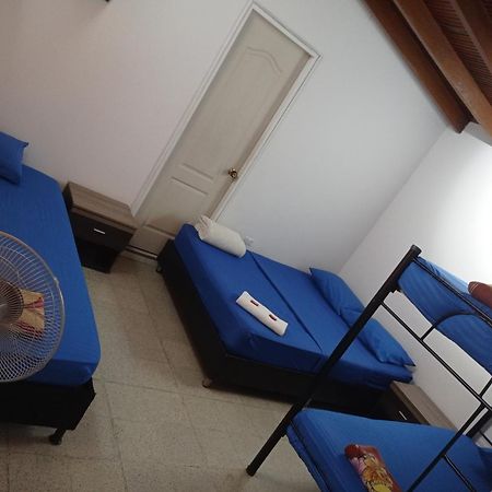 מדיין Yellow House Hostel מראה חיצוני תמונה