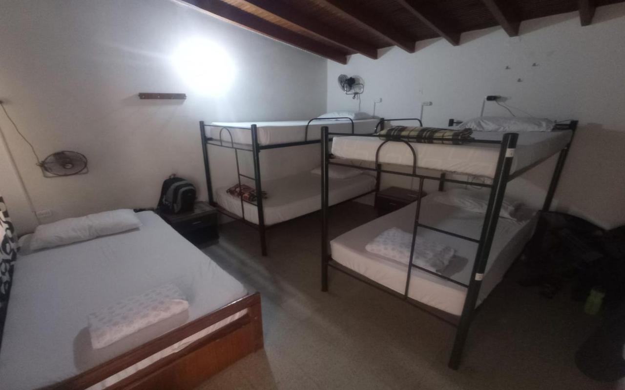 מדיין Yellow House Hostel מראה חיצוני תמונה