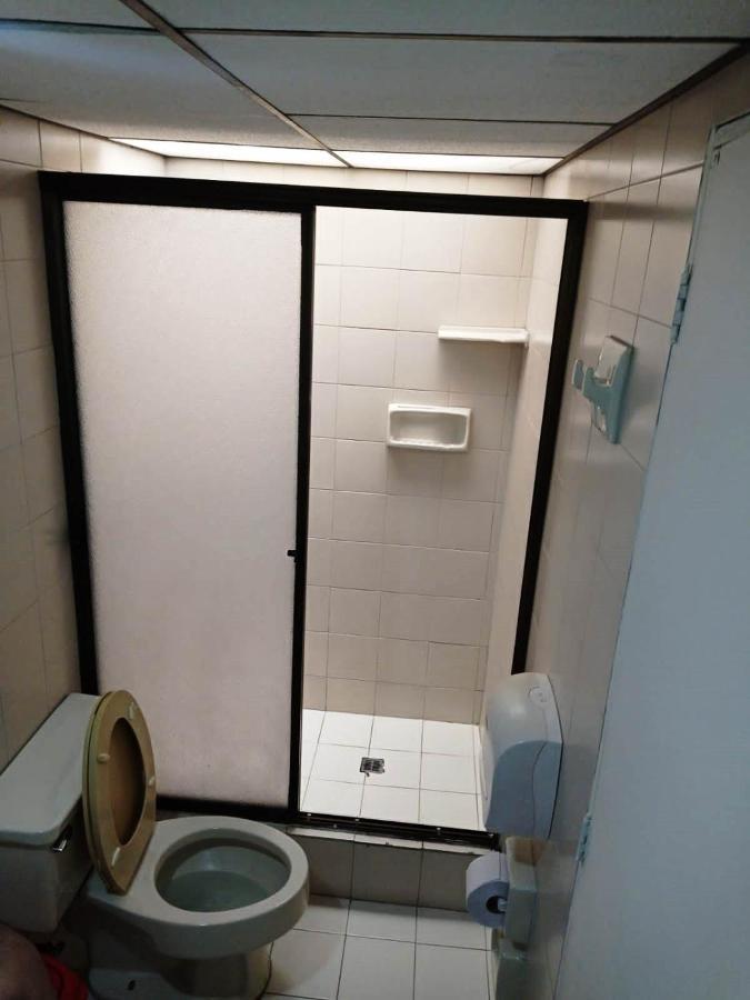 מדיין Yellow House Hostel מראה חיצוני תמונה