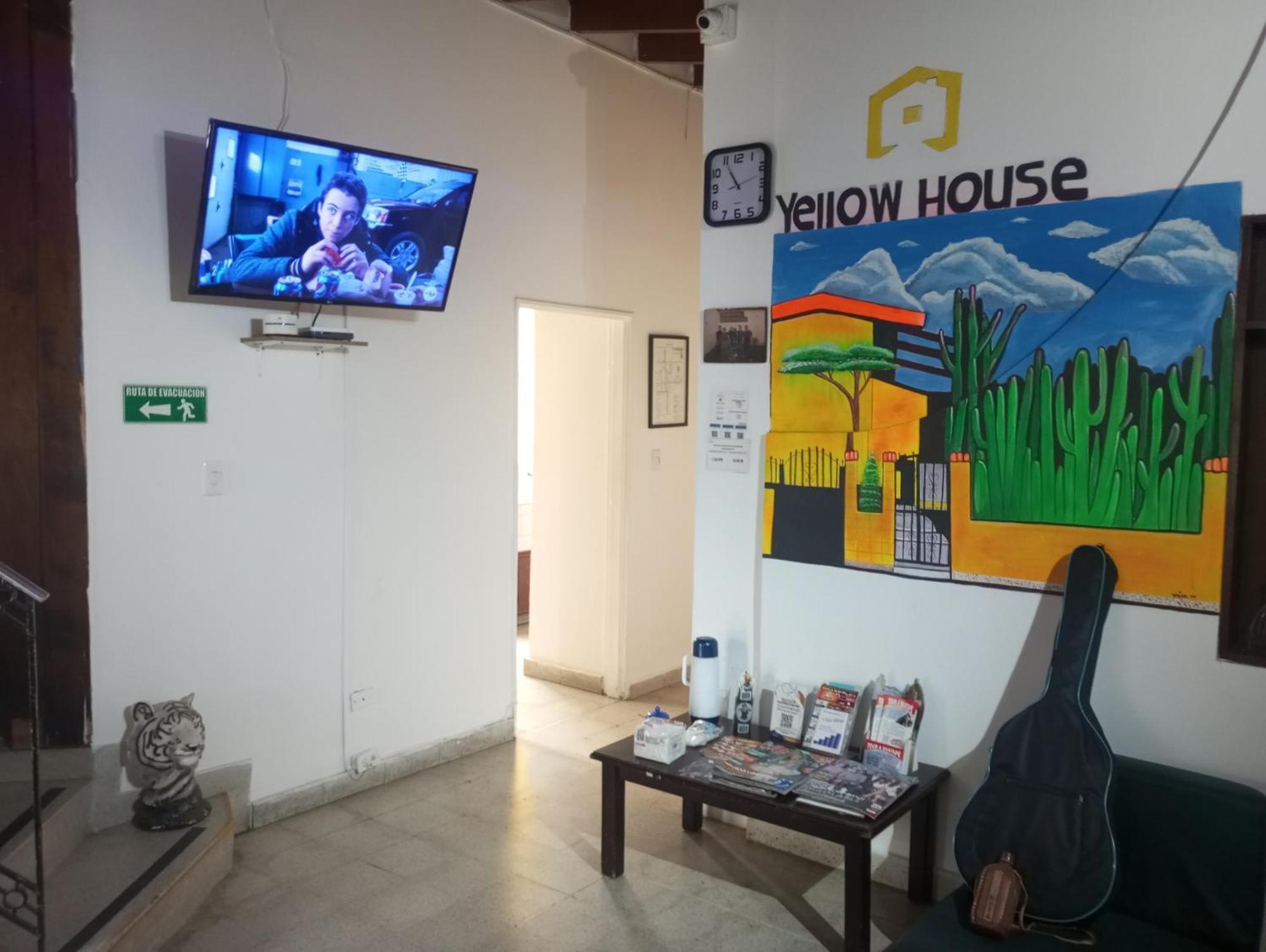 מדיין Yellow House Hostel מראה חיצוני תמונה