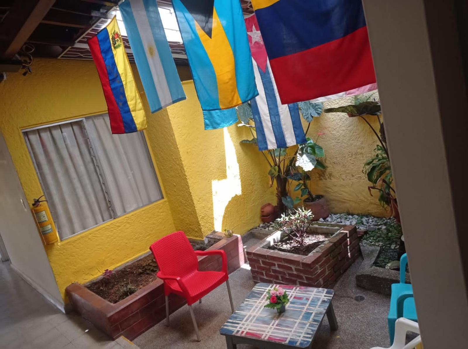 מדיין Yellow House Hostel מראה חיצוני תמונה