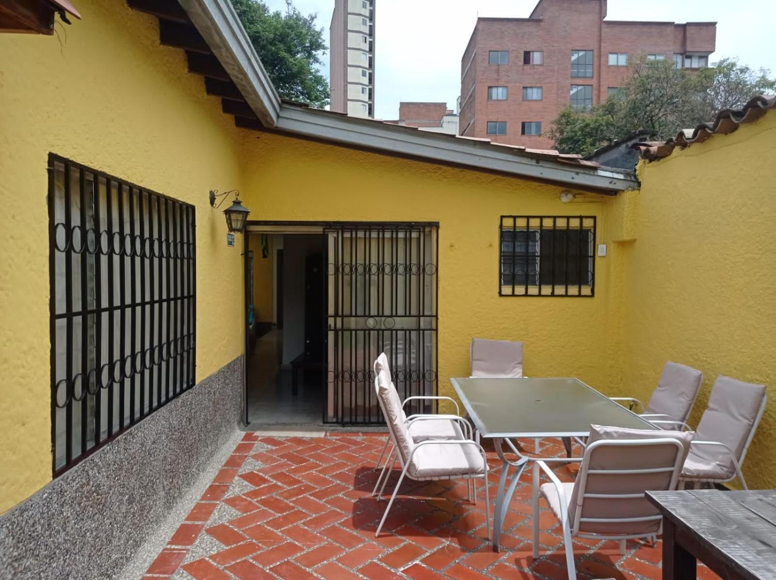 מדיין Yellow House Hostel מראה חיצוני תמונה