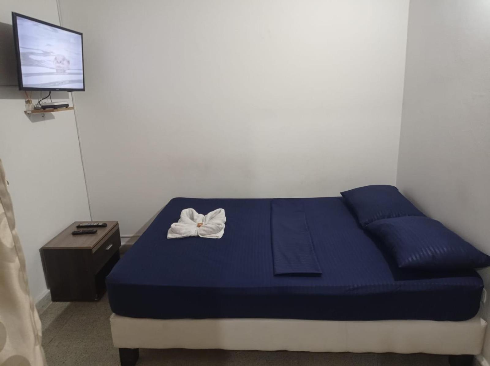 מדיין Yellow House Hostel מראה חיצוני תמונה