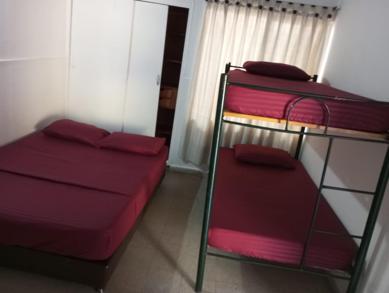 מדיין Yellow House Hostel מראה חיצוני תמונה