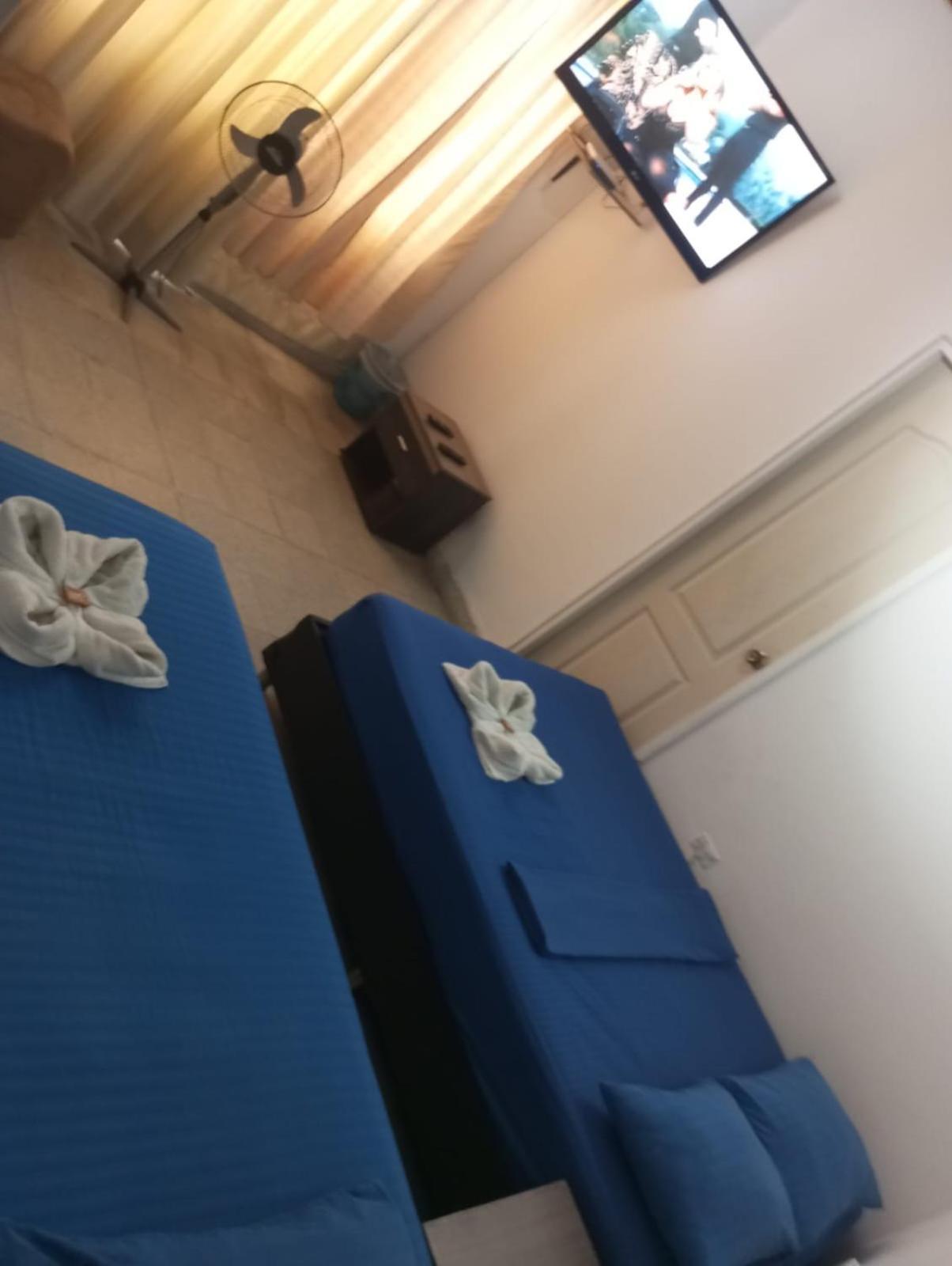 מדיין Yellow House Hostel מראה חיצוני תמונה