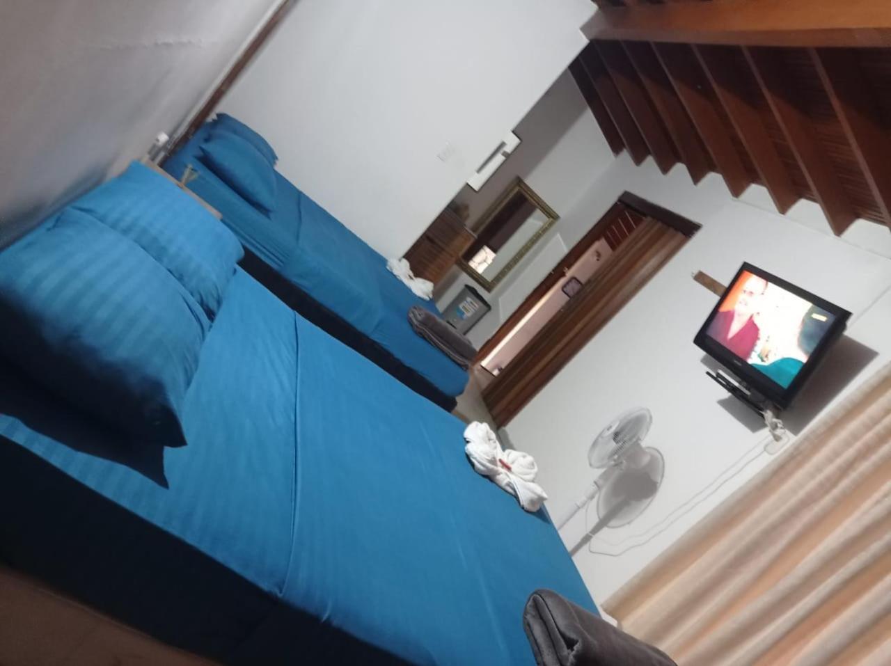 מדיין Yellow House Hostel מראה חיצוני תמונה