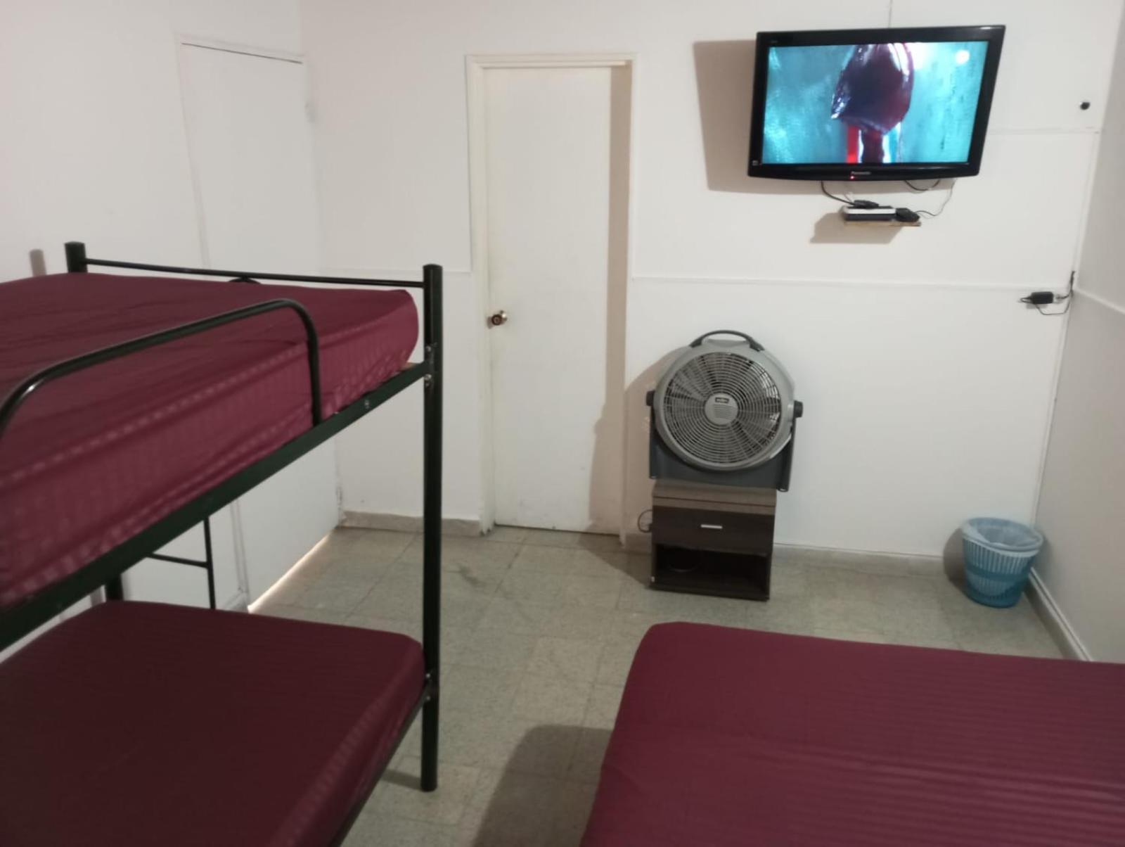 מדיין Yellow House Hostel מראה חיצוני תמונה