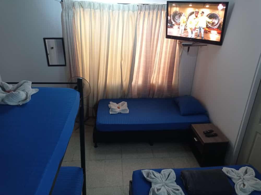 מדיין Yellow House Hostel מראה חיצוני תמונה