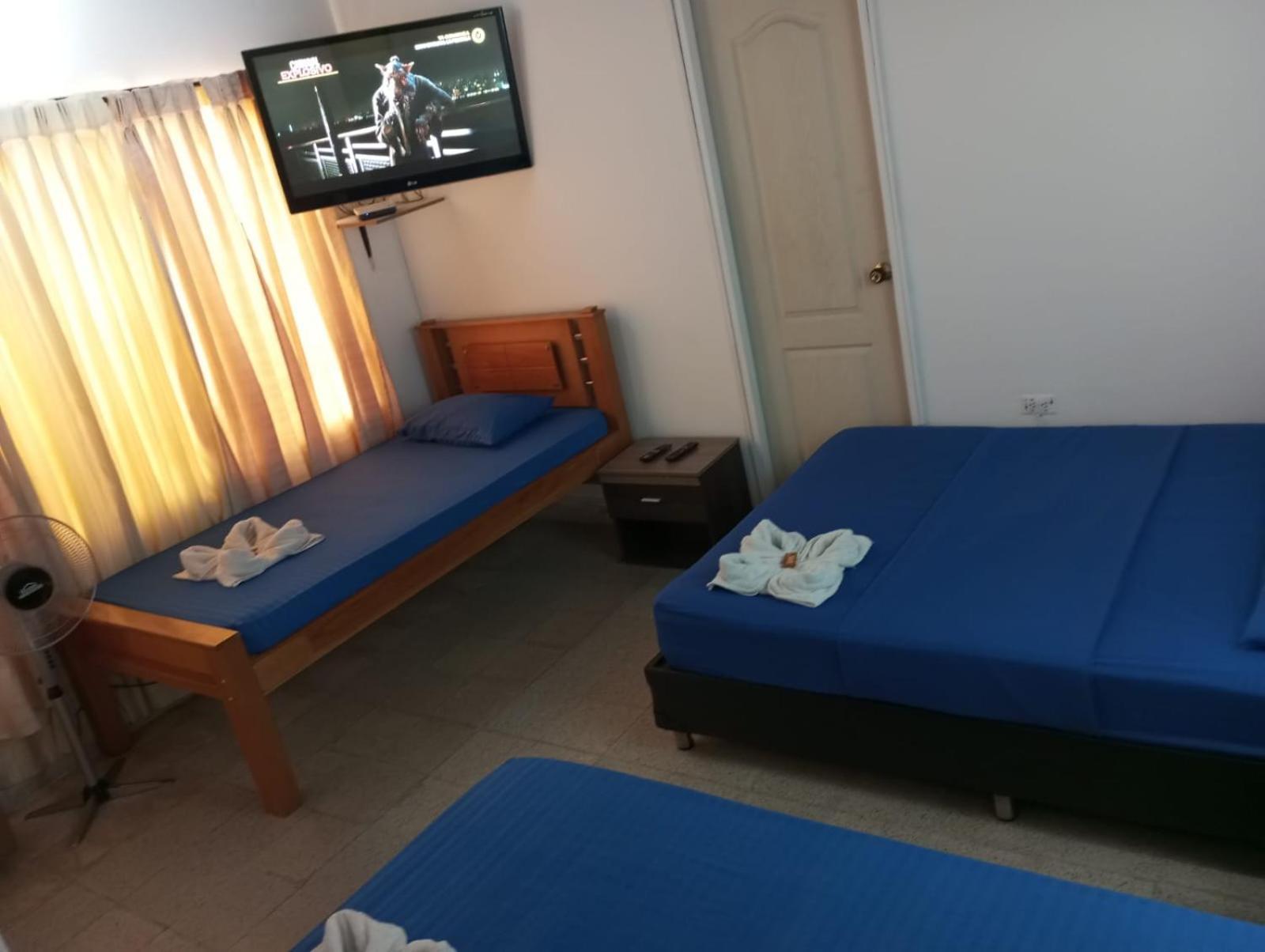 מדיין Yellow House Hostel מראה חיצוני תמונה