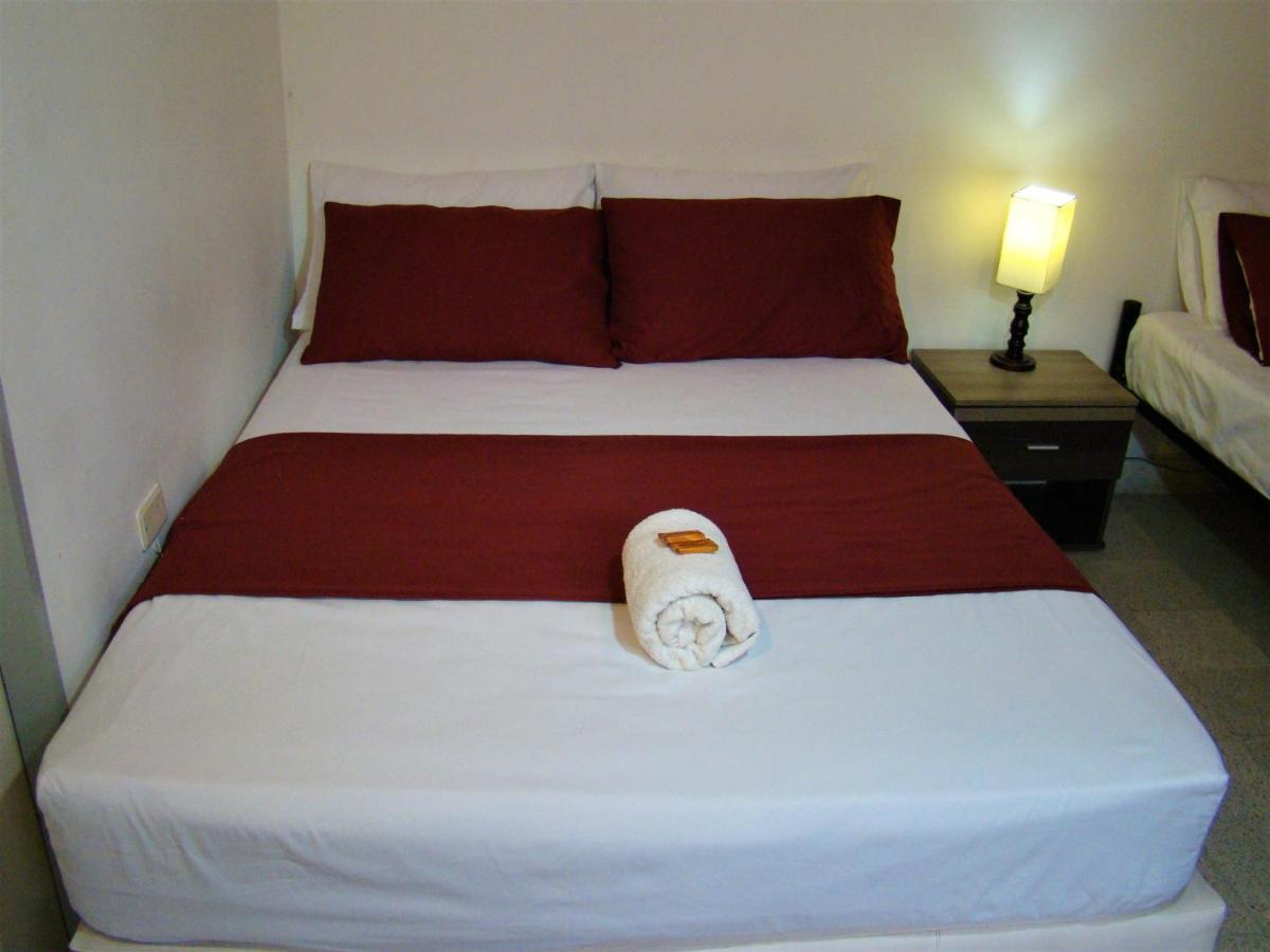 מדיין Yellow House Hostel מראה חיצוני תמונה