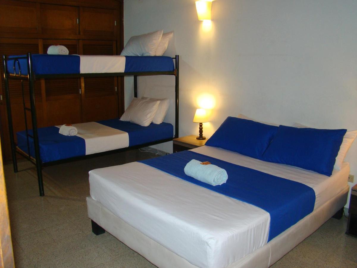 מדיין Yellow House Hostel מראה חיצוני תמונה