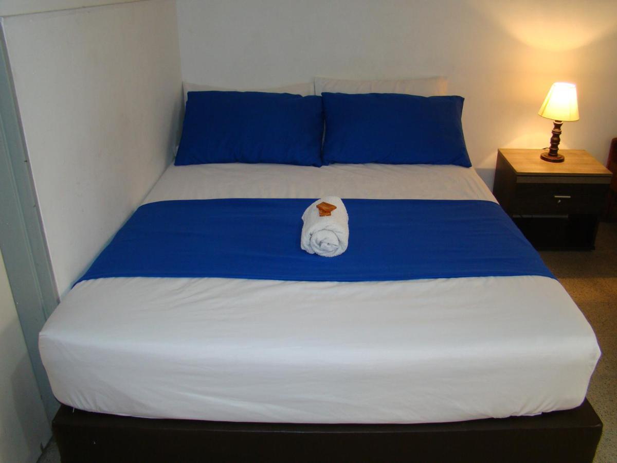 מדיין Yellow House Hostel מראה חיצוני תמונה