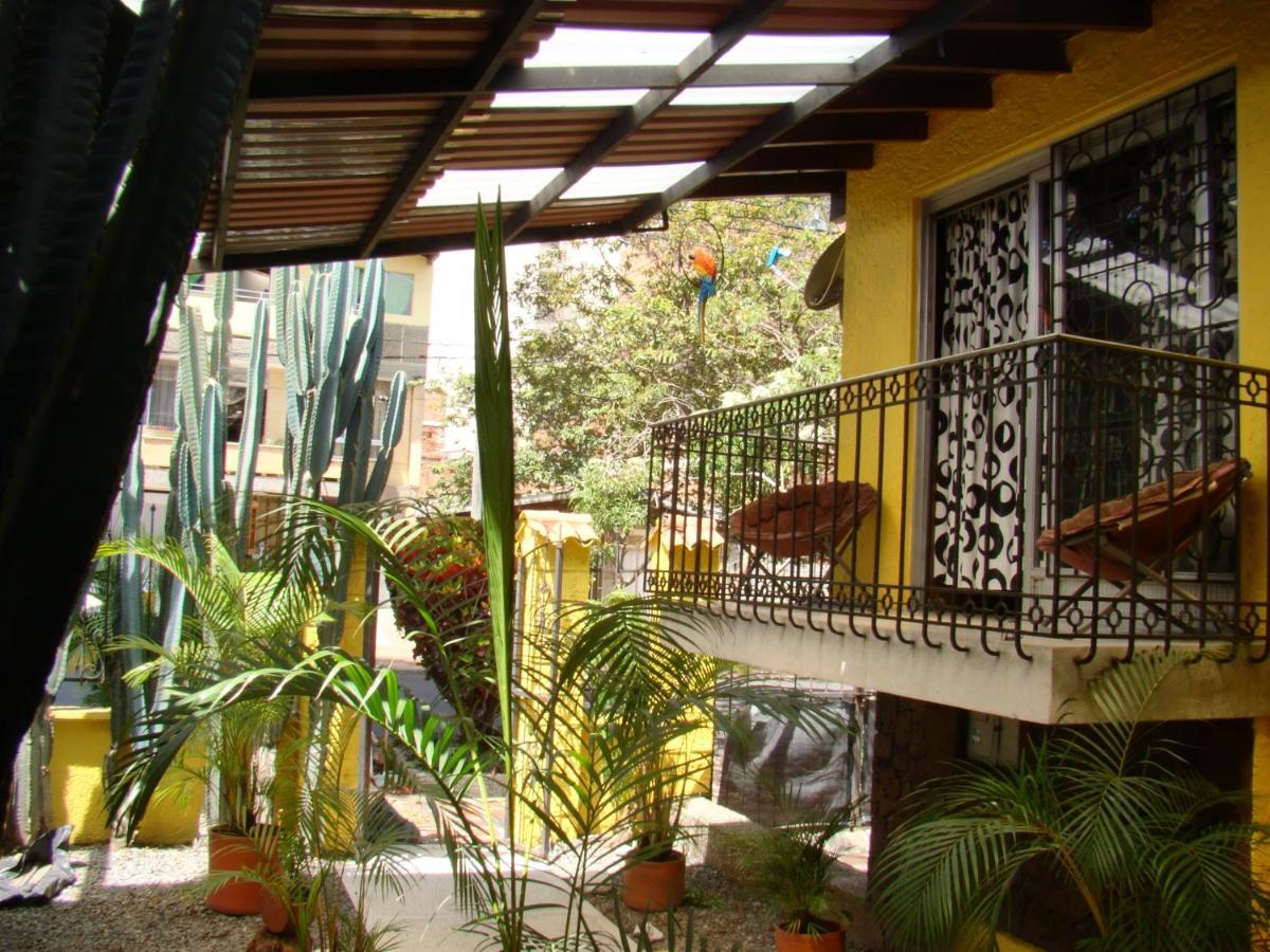 מדיין Yellow House Hostel מראה חיצוני תמונה